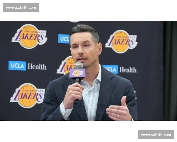 雷迪克调侃湖人创历史:对手第三节先喊暂停